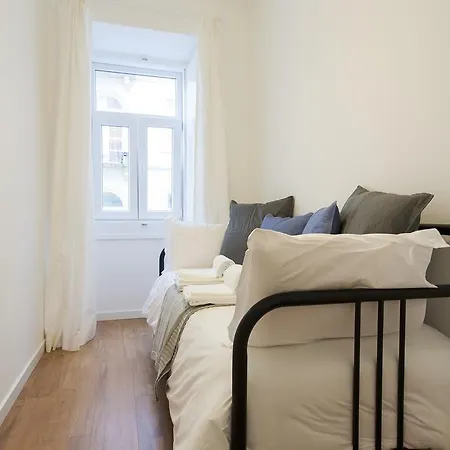 Διαμέρισμα Altido Cosy 2br Apt With Terrace In Penha De Franca, 5mins From The Viewpoint Of Monte Agudo *