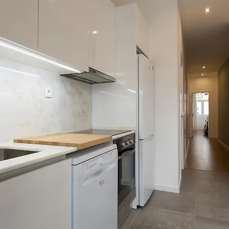Διαμέρισμα Altido Cosy 2br Apt With Terrace In Penha De Franca, 5mins From The Viewpoint Of Monte Agudo
