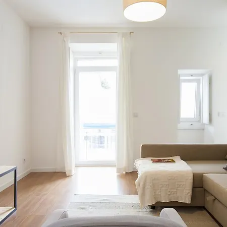 Altido Cosy 2br Apt With Terrace In Penha De Franca, 5mins From The Viewpoint Of Monte Agudo Lisboa