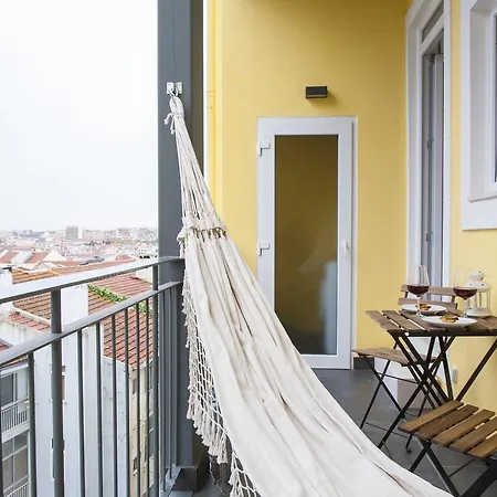 Διαμέρισμα Altido Cosy 2br Apt With Terrace In Penha De Franca, 5mins From The Viewpoint Of Monte Agudo *