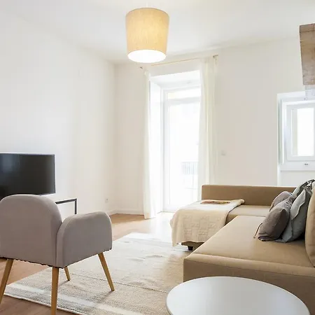 Διαμέρισμα Altido Cosy 2br Apt With Terrace In Penha De Franca, 5mins From The Viewpoint Of Monte Agudo